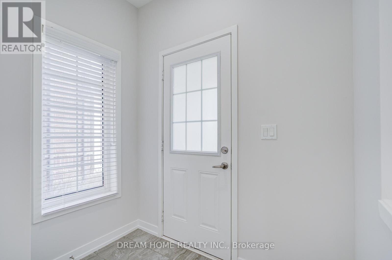 7 Heswall Lane, Newmarket, Ontario  L3Y 0E1 - Photo 7 - N13218794