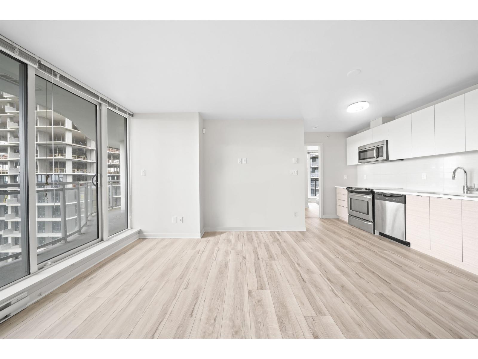 1801 13303 Central Avenue, Surrey, British Columbia  V3T 0K6 - Photo 1 - R3130003