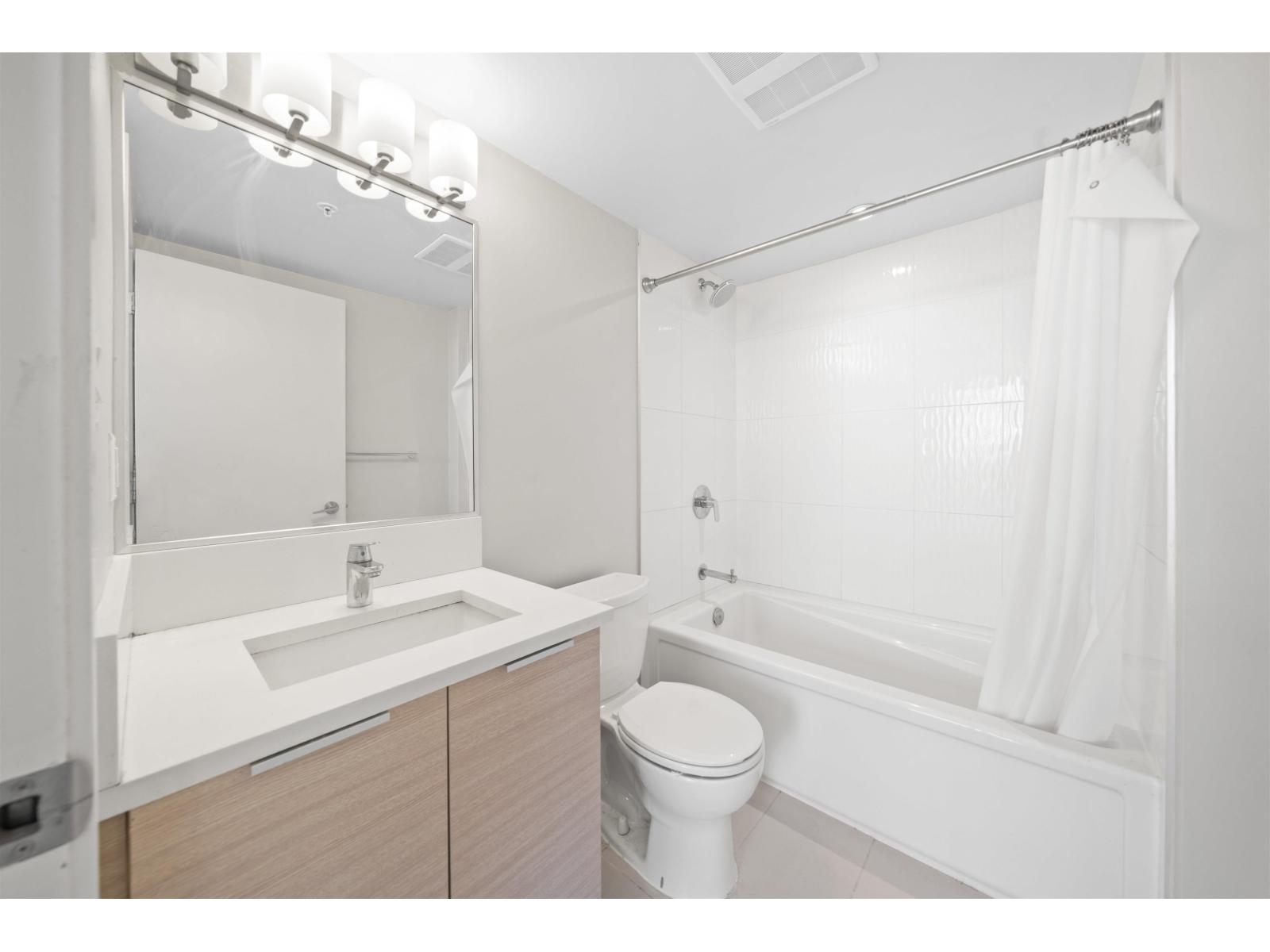 1801 13303 Central Avenue, Surrey, British Columbia  V3T 0K6 - Photo 10 - R3130003