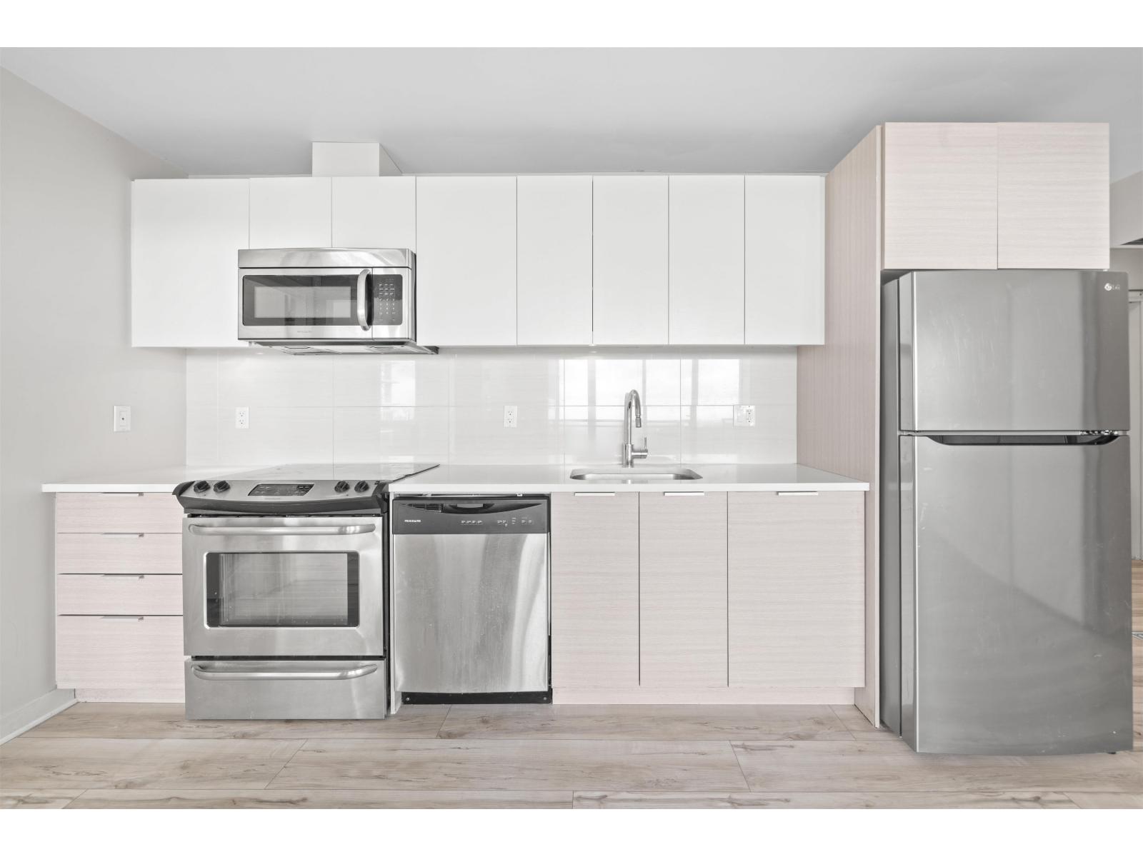 1801 13303 Central Avenue, Surrey, British Columbia  V3T 0K6 - Photo 5 - R3130003