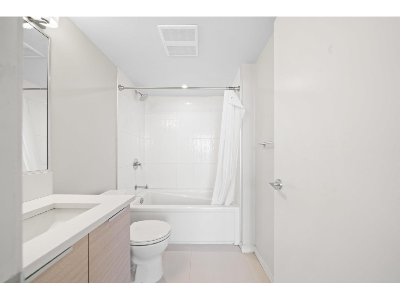 1801 13303 Central Avenue, Surrey, British Columbia  V3T 0K6 - Photo 9 - R3130003