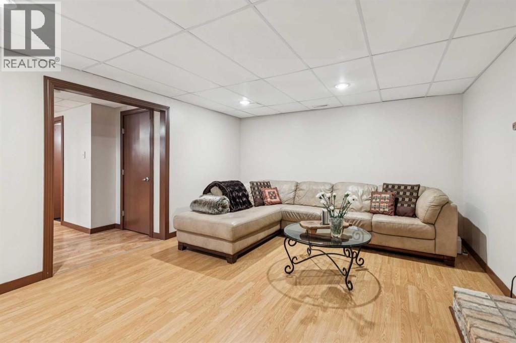 68 Woodmont Rise Sw, Calgary, Alberta  T2W 4L5 - Photo 38 - A2309817
