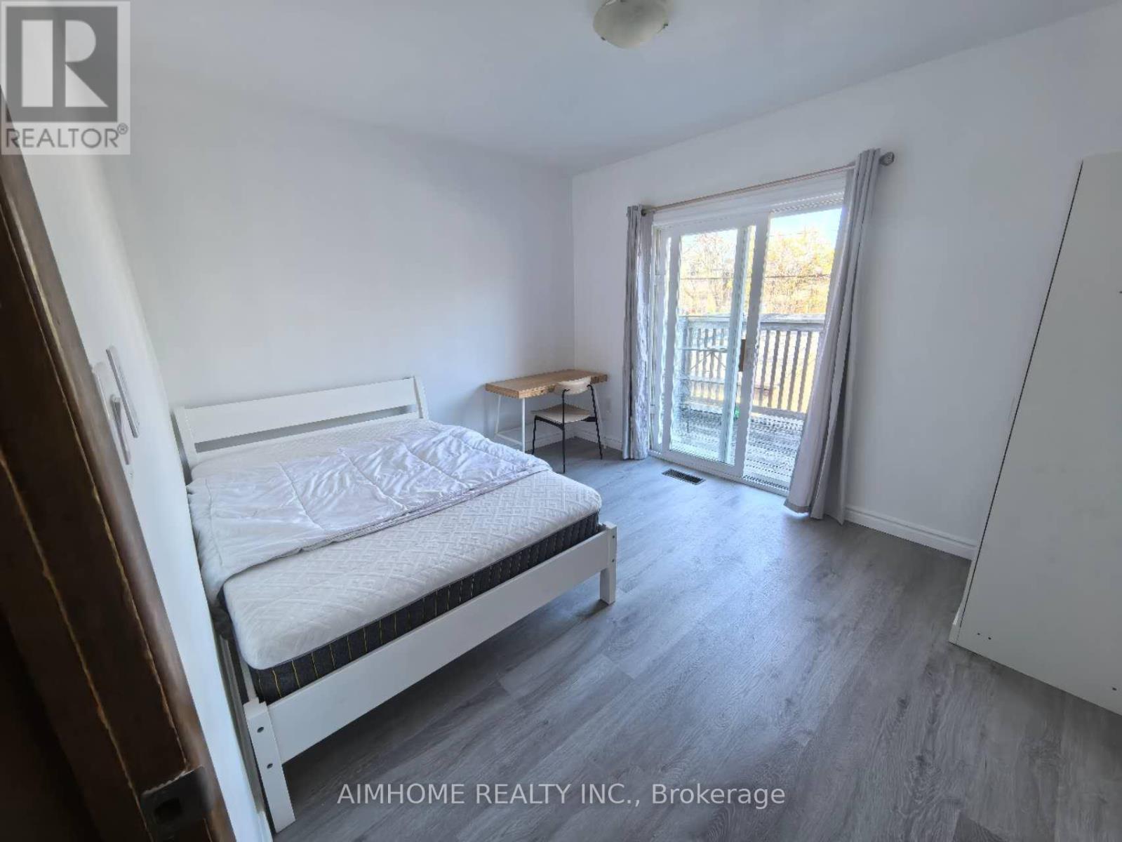 2nd Flr Rm - 137a Markham Street, Toronto, Ontario  M6J 2G4 - Photo 2 - C13218820