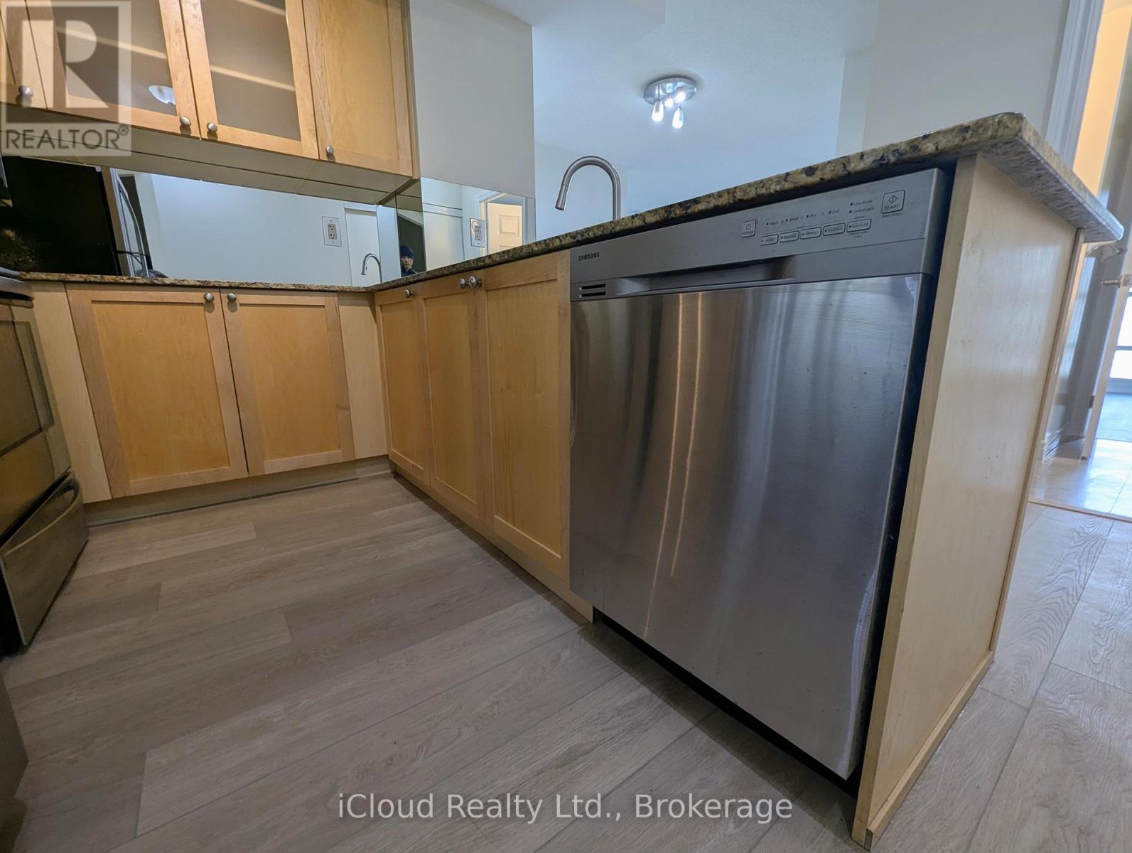 702 - 761 Bay Street, Toronto, Ontario  M5G 2R2 - Photo 14 - C13218826