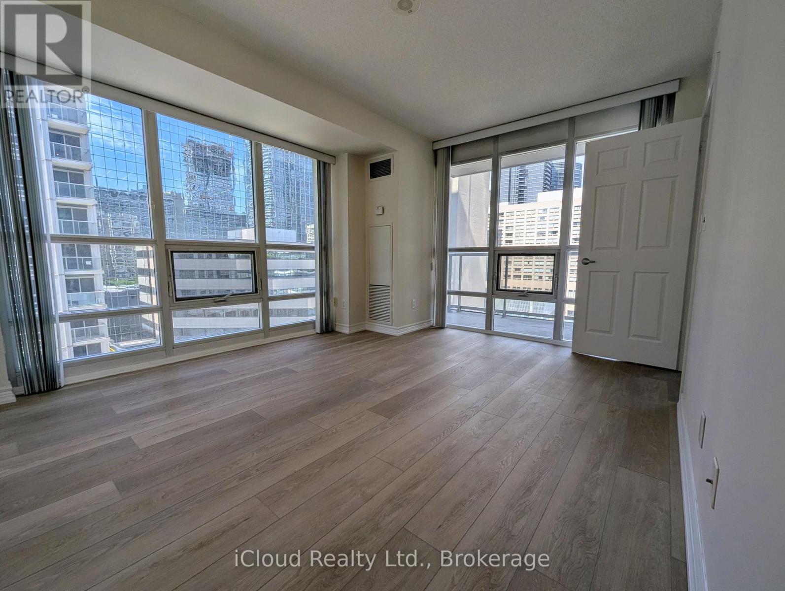 702 - 761 Bay Street, Toronto, Ontario  M5G 2R2 - Photo 23 - C13218826