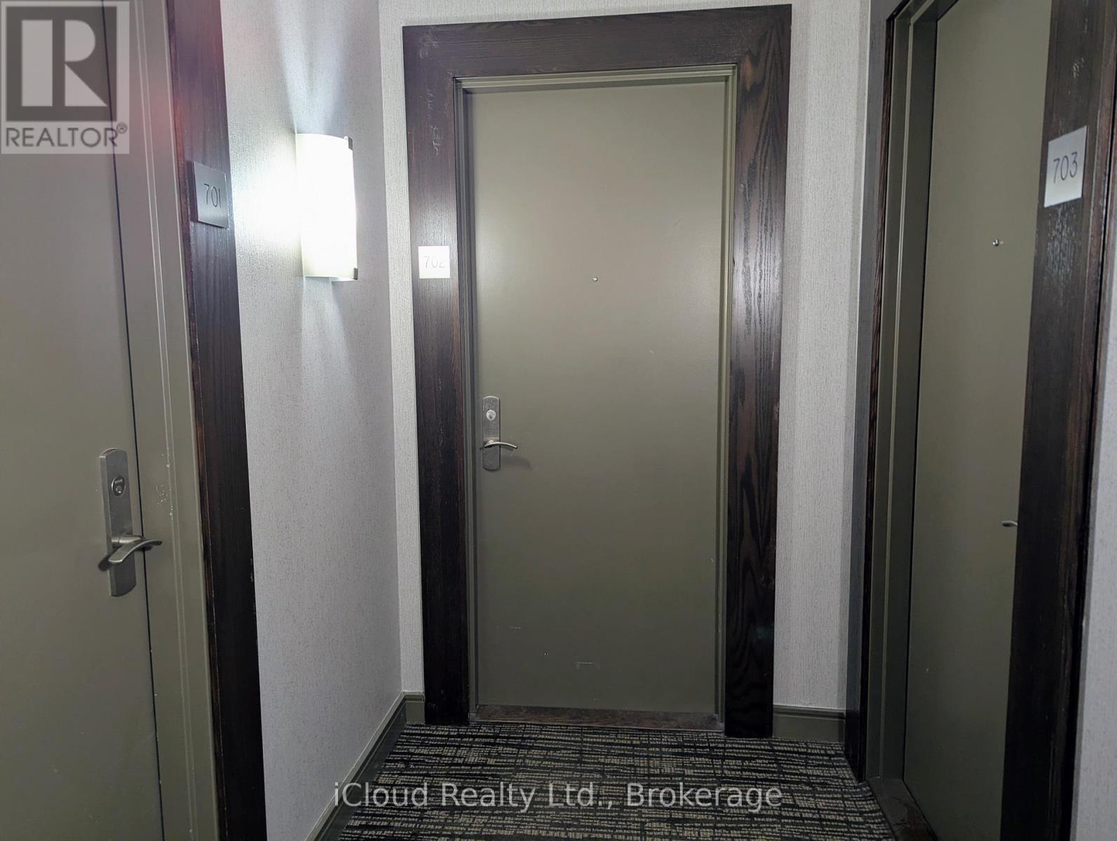 702 - 761 Bay Street, Toronto, Ontario  M5G 2R2 - Photo 3 - C13218826