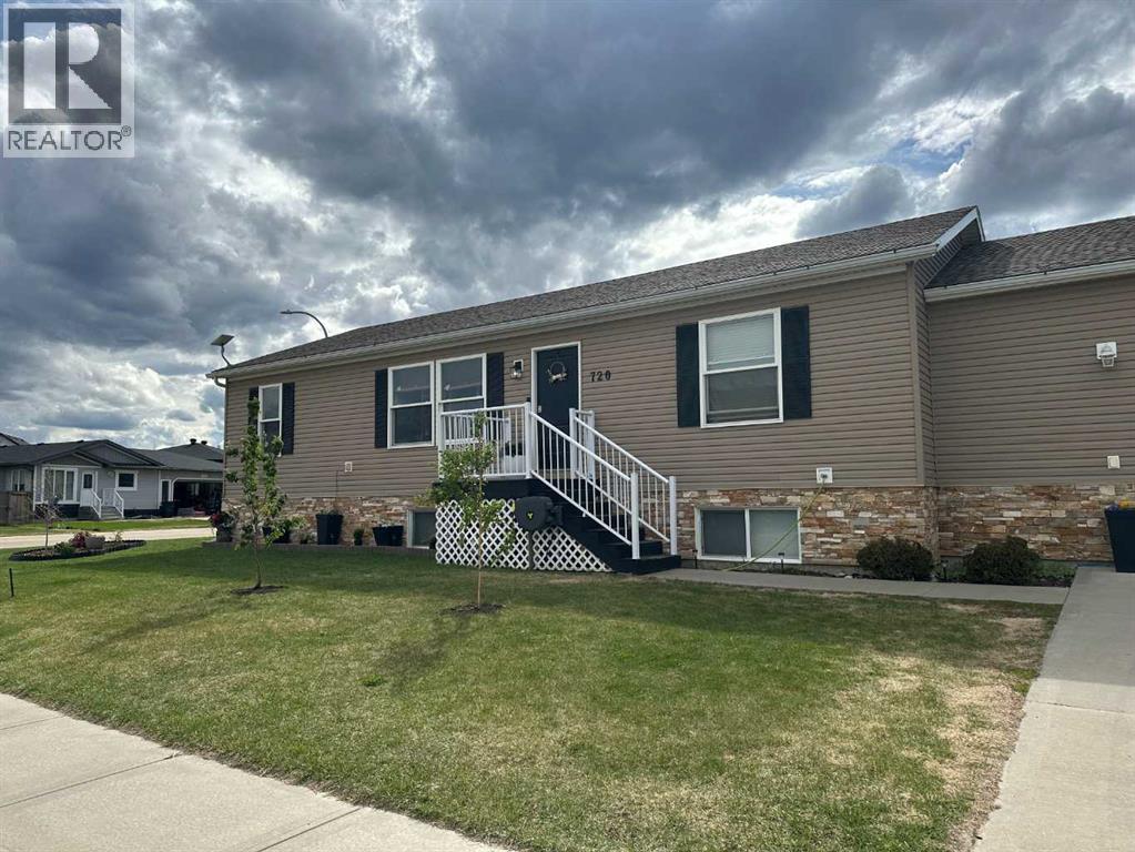 720 10 Street SE, Slave Lake, Alberta  T0G 2A3 - Photo 3 - A2290970