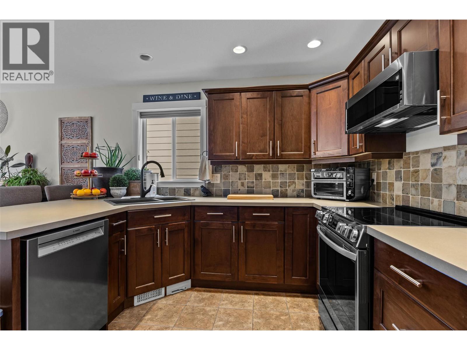 1458 Pacific Way, Kamloops, British Columbia  V2E 0A4 - Photo 8 - 10389394