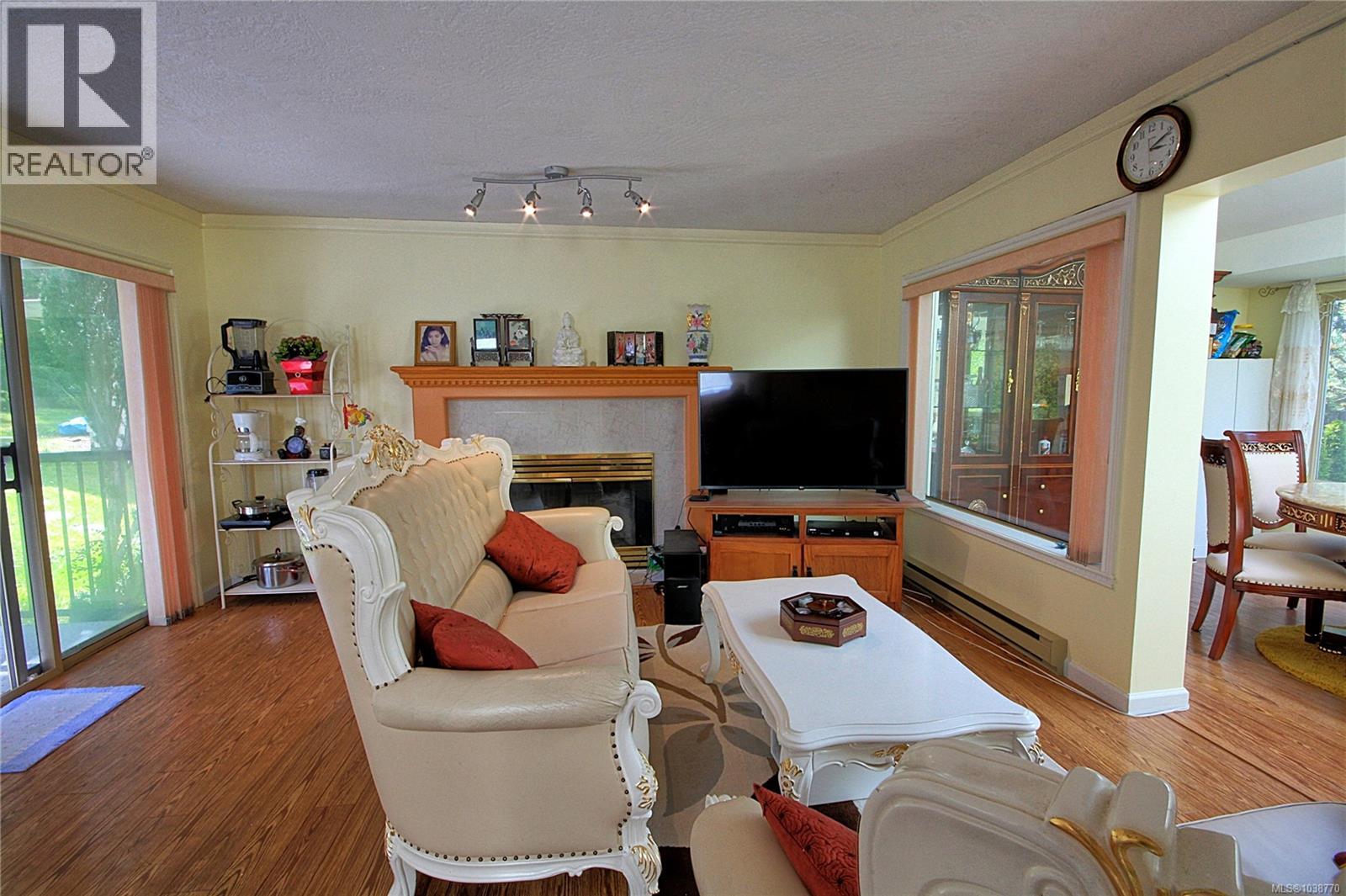 4355 Emily Carr Dr, Saanich, British Columbia  V8X 5E3 - Photo 13 - 1038770