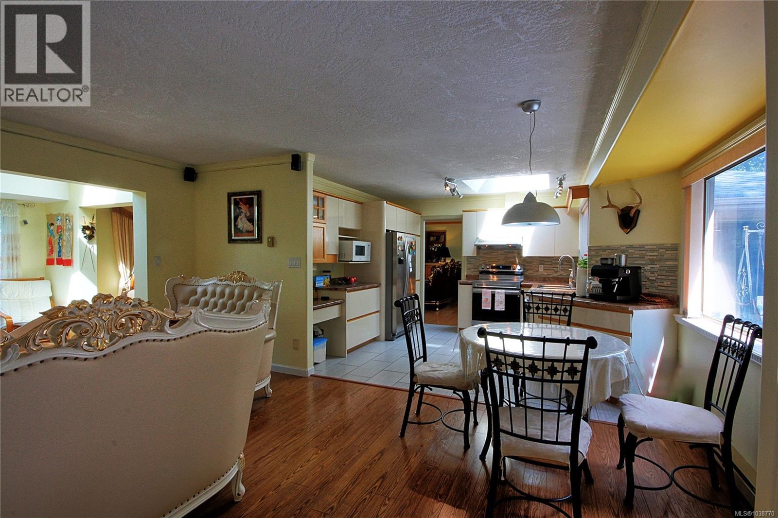 4355 Emily Carr Dr, Saanich, British Columbia  V8X 5E3 - Photo 14 - 1038770