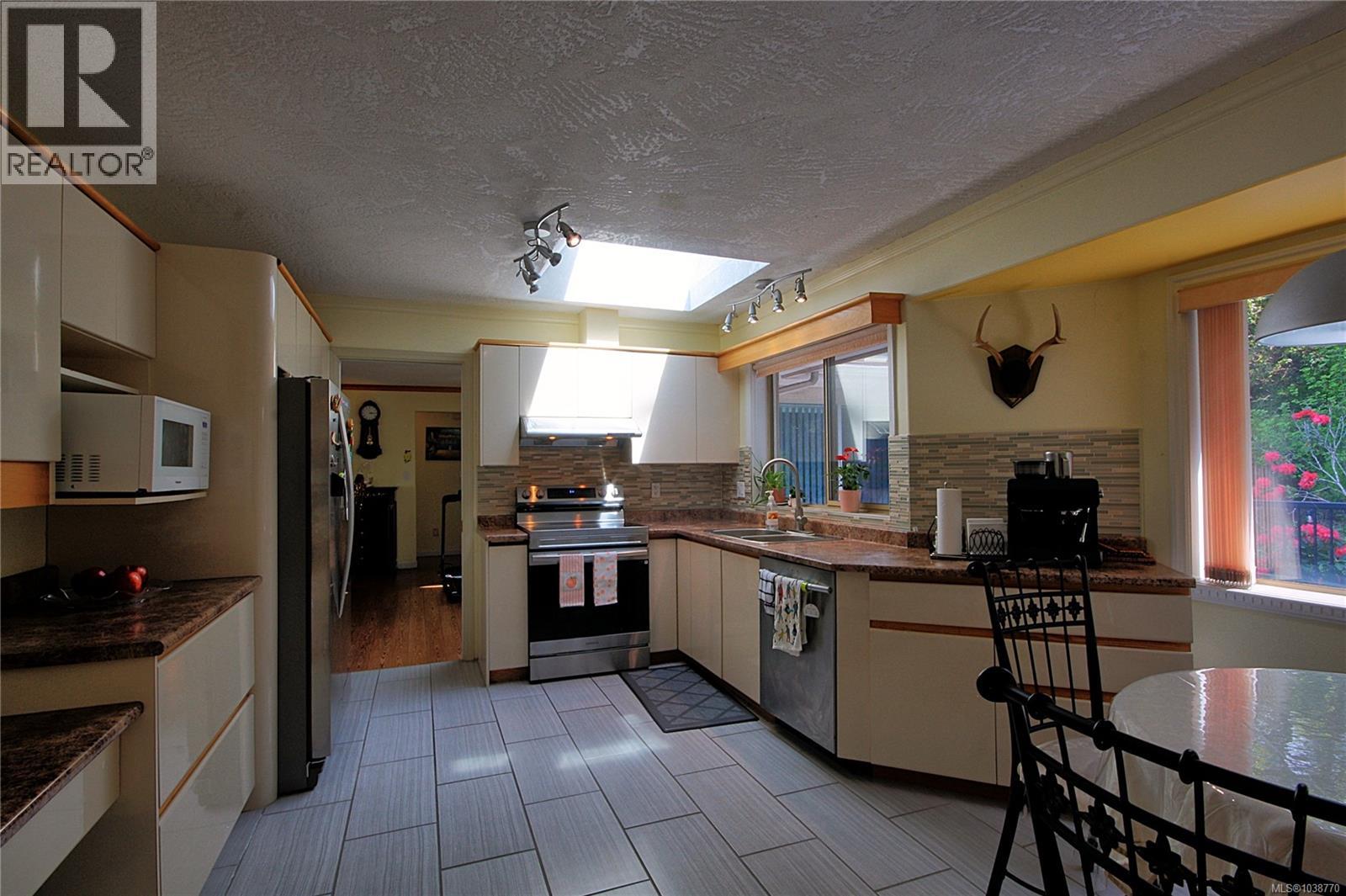 4355 Emily Carr Dr, Saanich, British Columbia  V8X 5E3 - Photo 15 - 1038770