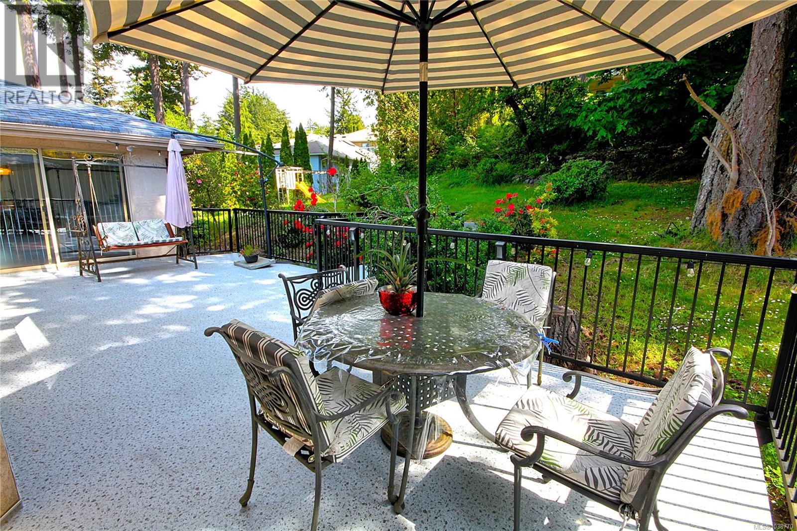 4355 Emily Carr Dr, Saanich, British Columbia  V8X 5E3 - Photo 29 - 1038770