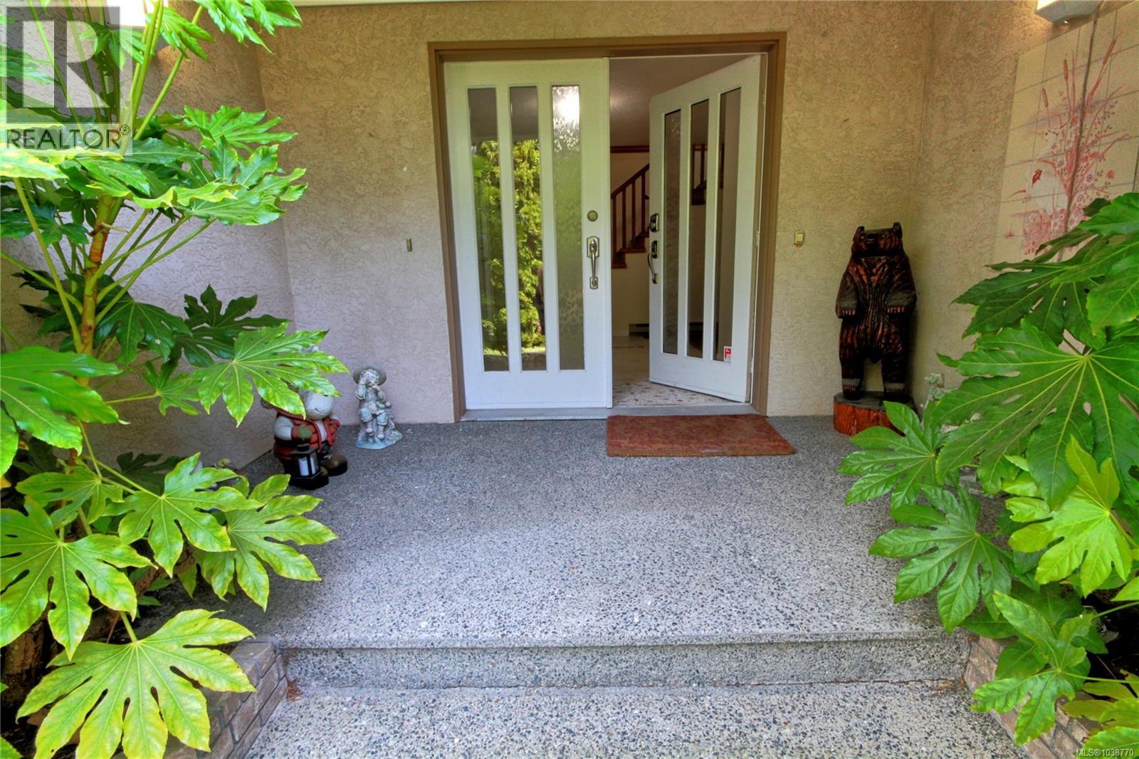 4355 Emily Carr Dr, Saanich, British Columbia  V8X 5E3 - Photo 3 - 1038770