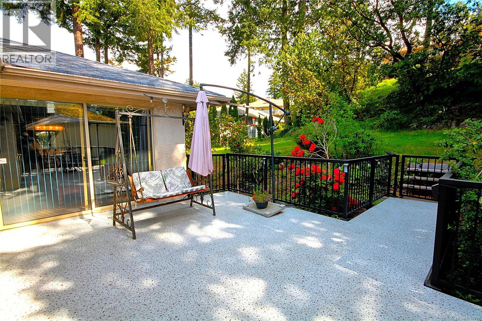 4355 Emily Carr Dr, Saanich, British Columbia  V8X 5E3 - Photo 30 - 1038770