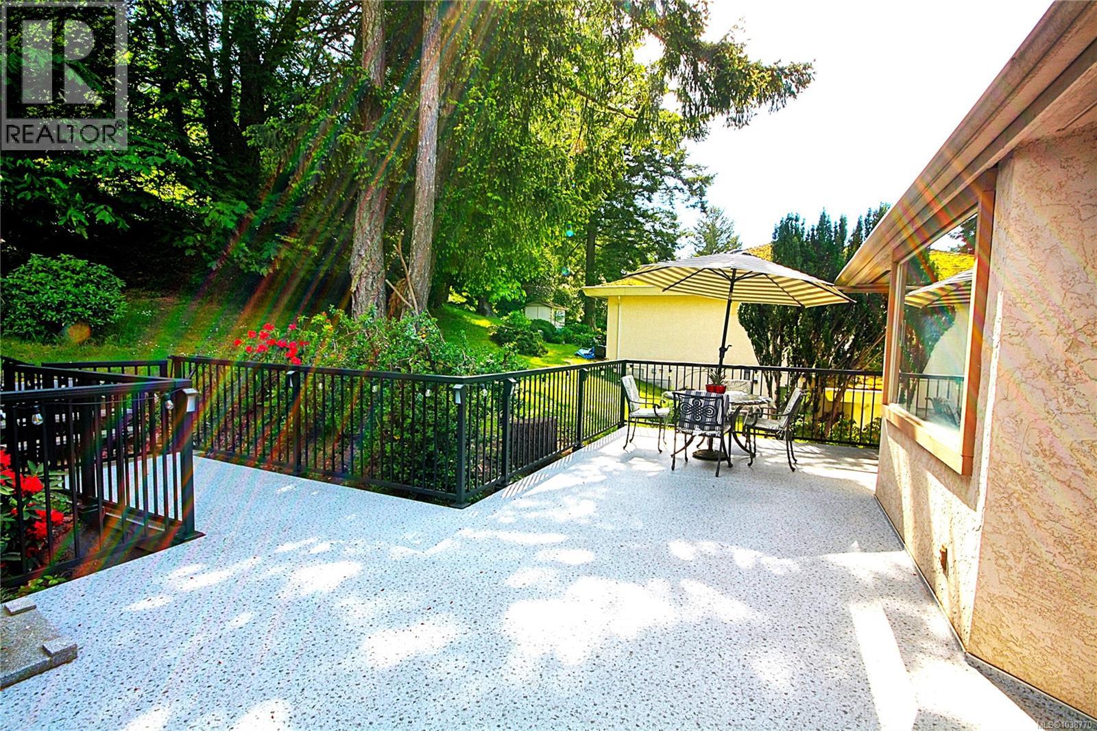 4355 Emily Carr Dr, Saanich, British Columbia  V8X 5E3 - Photo 31 - 1038770