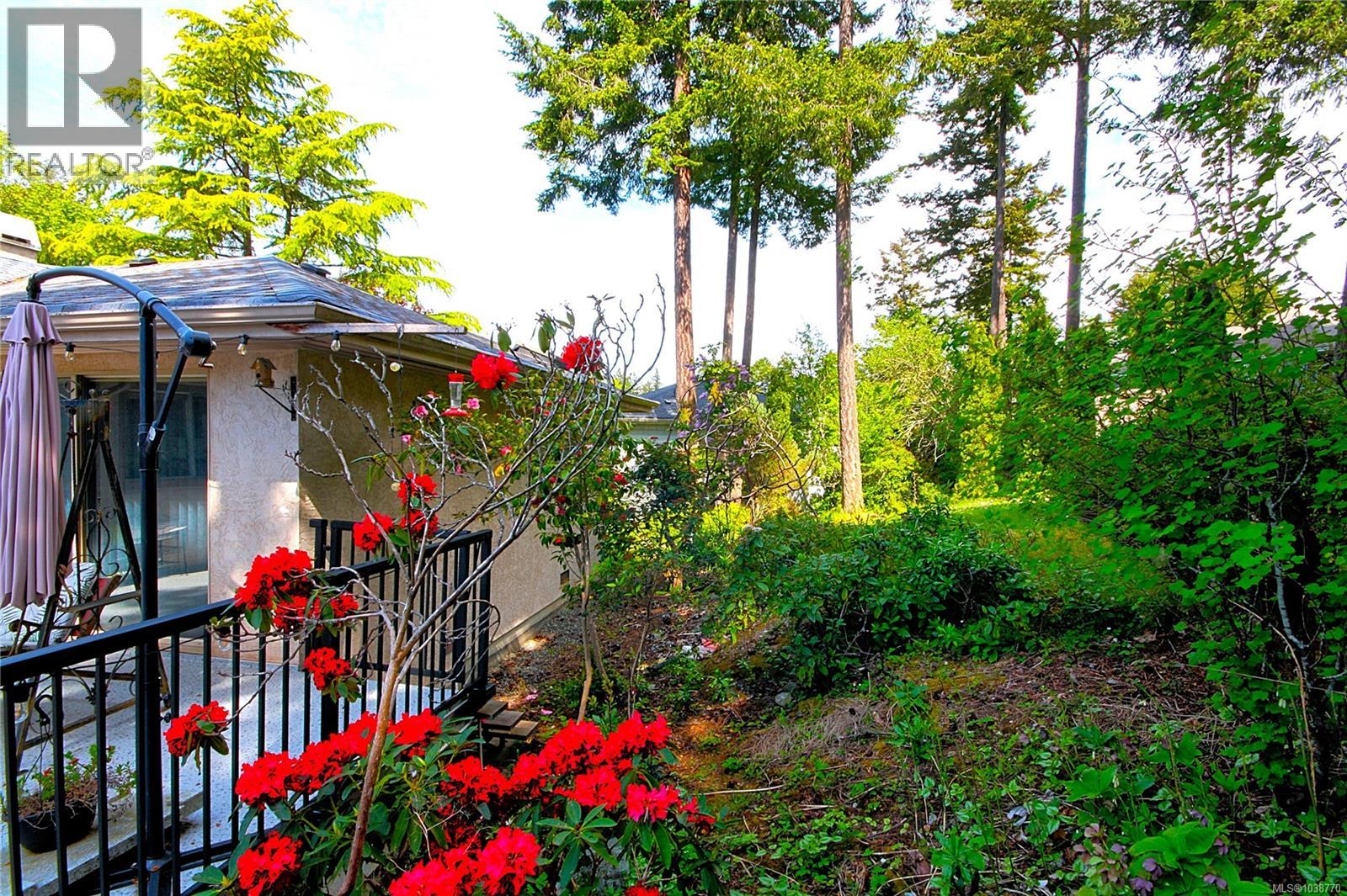 4355 Emily Carr Dr, Saanich, British Columbia  V8X 5E3 - Photo 32 - 1038770