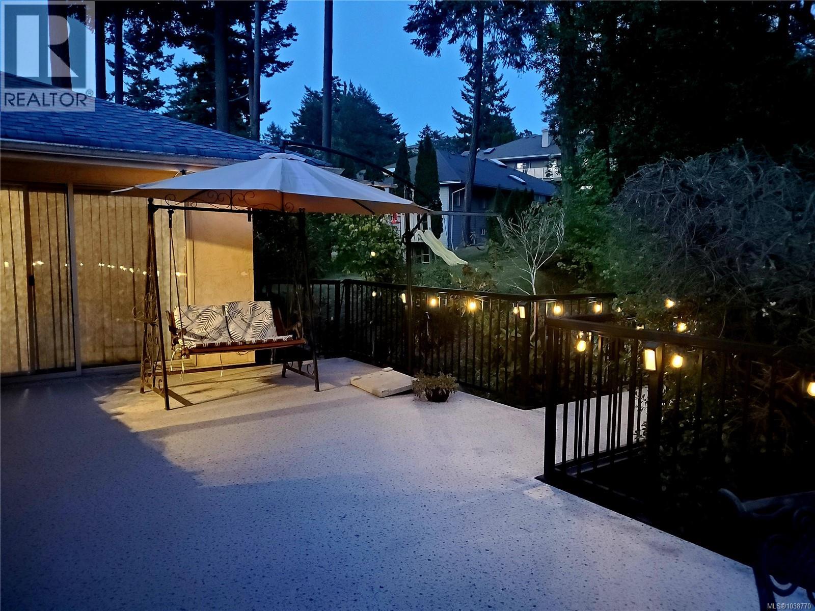 4355 Emily Carr Dr, Saanich, British Columbia  V8X 5E3 - Photo 33 - 1038770