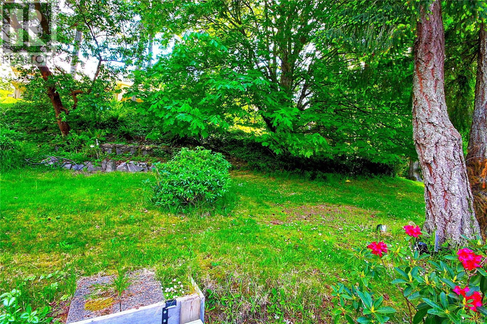 4355 Emily Carr Dr, Saanich, British Columbia  V8X 5E3 - Photo 36 - 1038770