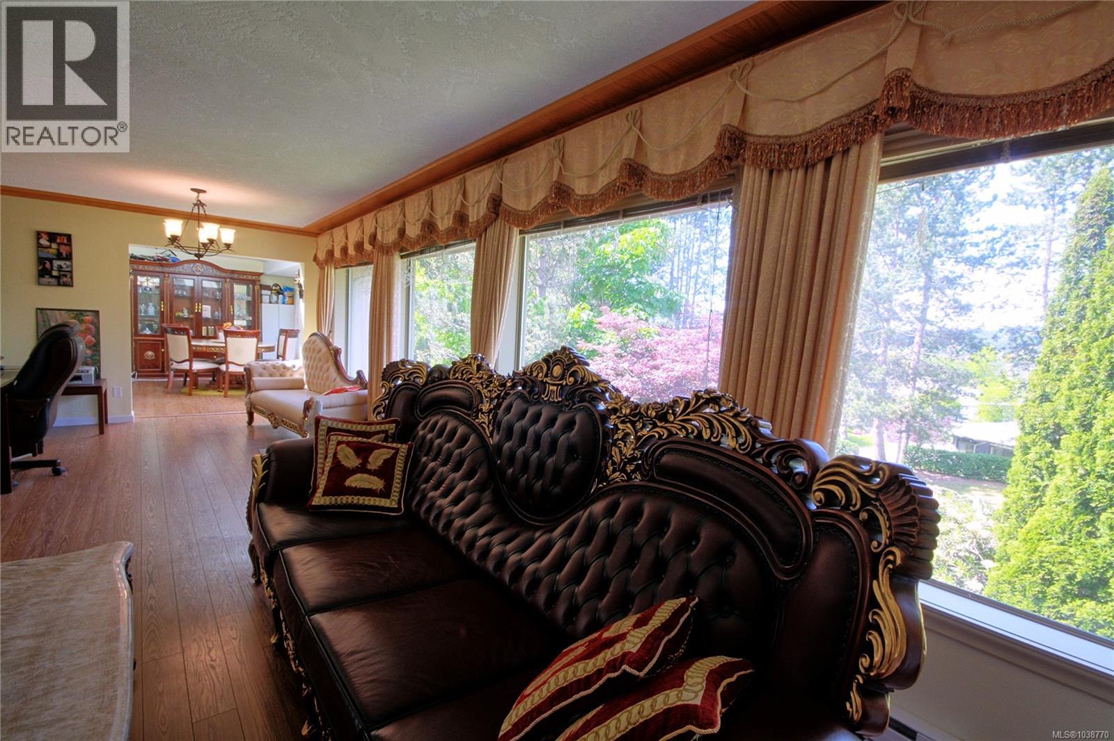4355 Emily Carr Dr, Saanich, British Columbia  V8X 5E3 - Photo 7 - 1038770