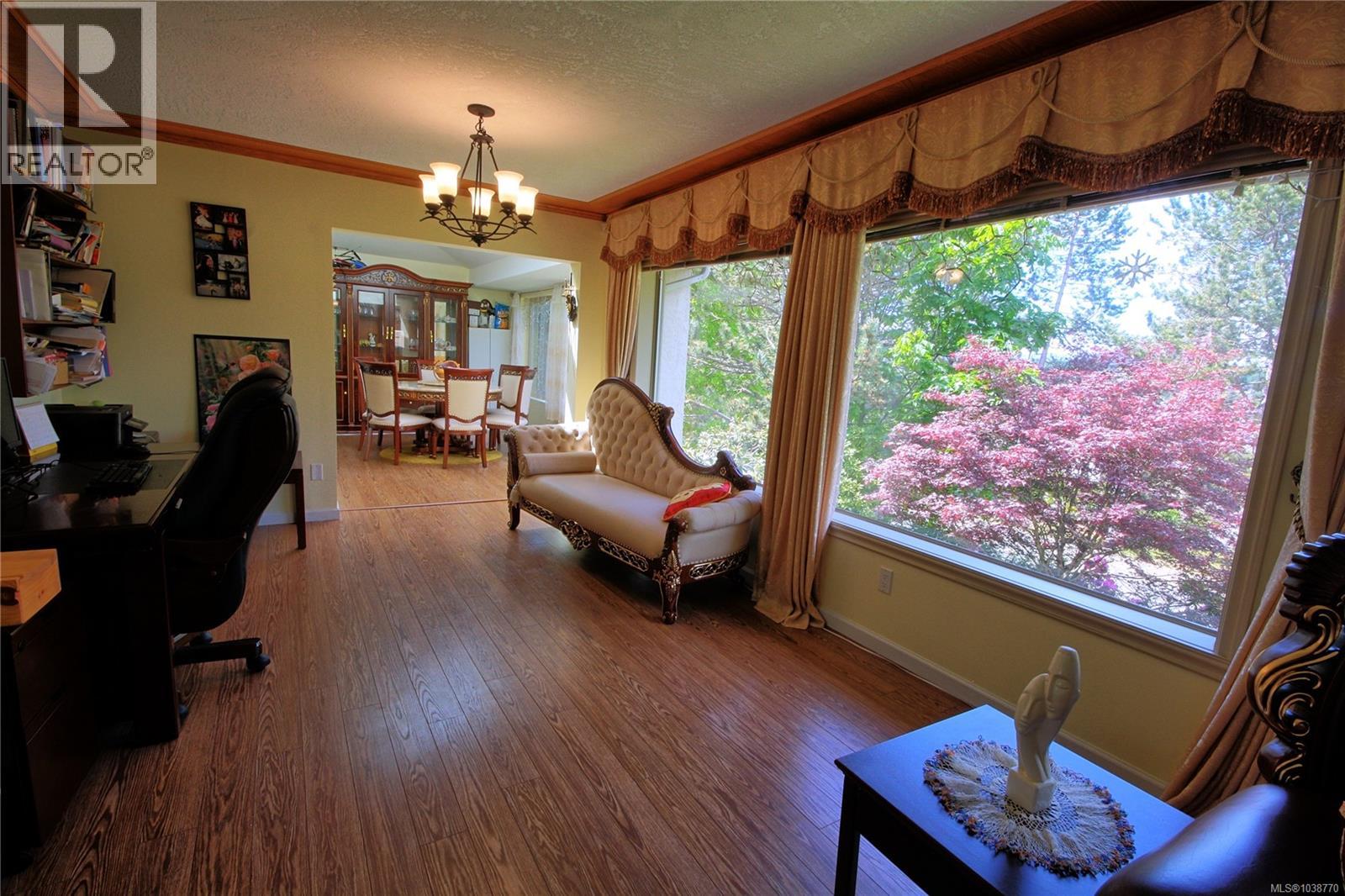 4355 Emily Carr Dr, Saanich, British Columbia  V8X 5E3 - Photo 9 - 1038770