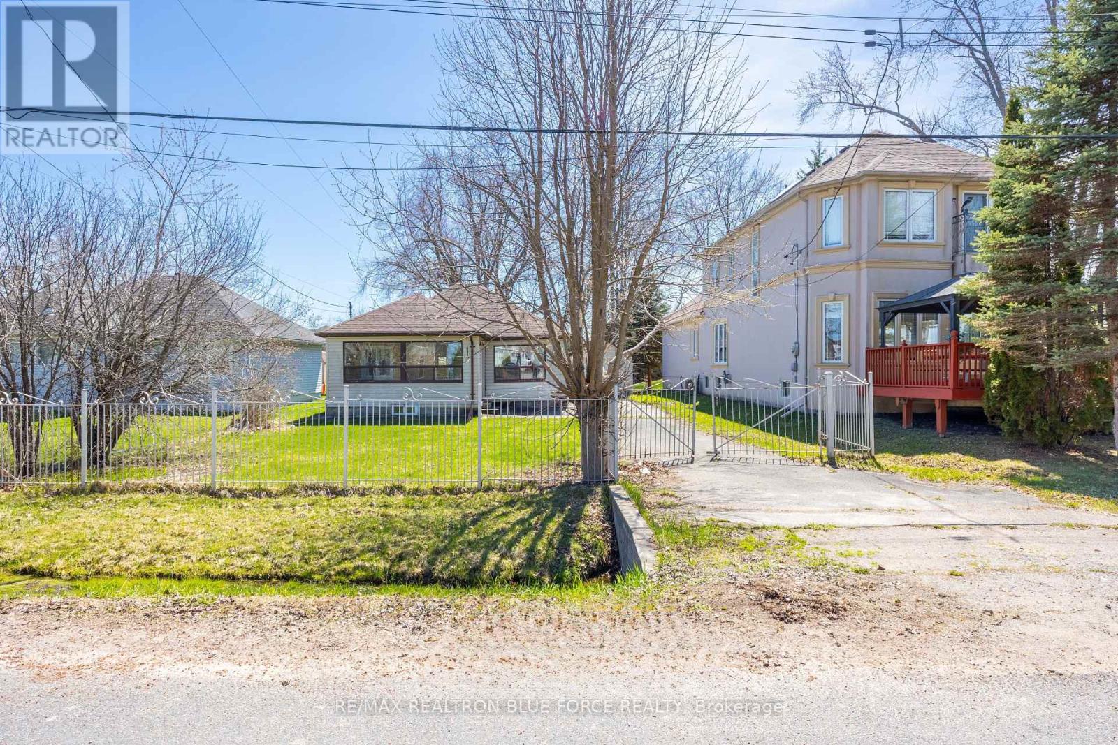 57 LAKESHORE ROAD, Georgina, Ontario