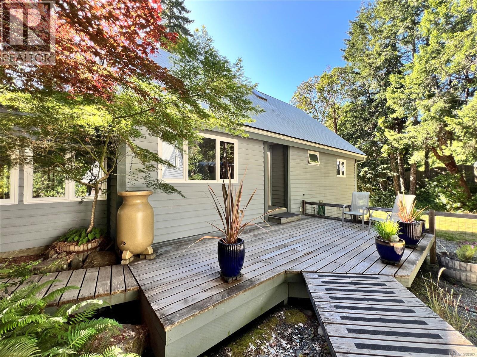 130 Lawnhill Dr, Salt Spring, British Columbia