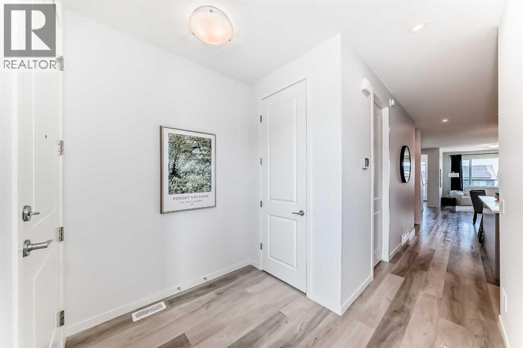 238 Aquila Drive Nw, Calgary, Alberta  T3R 1Y6 - Photo 3 - A2315551