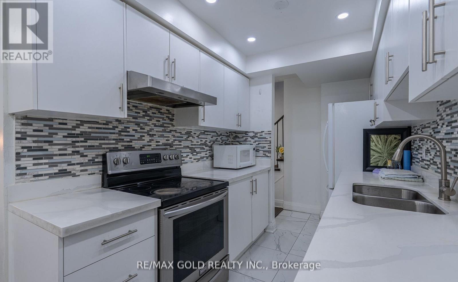 102 BUNCHBERRY WAY, Brampton, Ontario