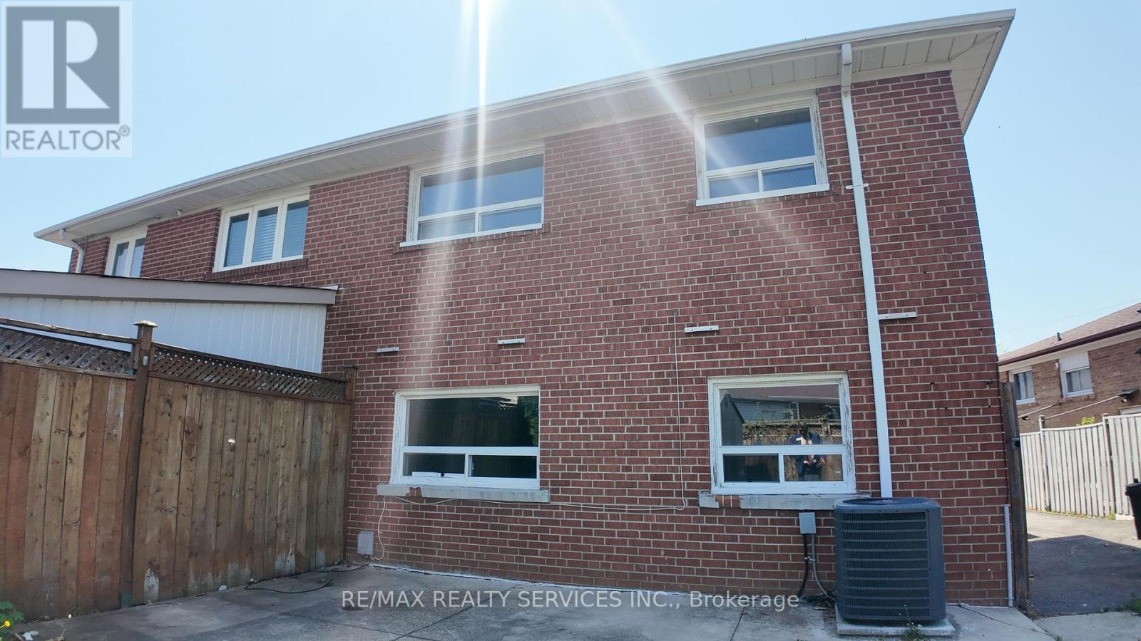 33 Bimini Crescent, Toronto, Ontario  M3N 1S1 - Photo 6 - W13215810