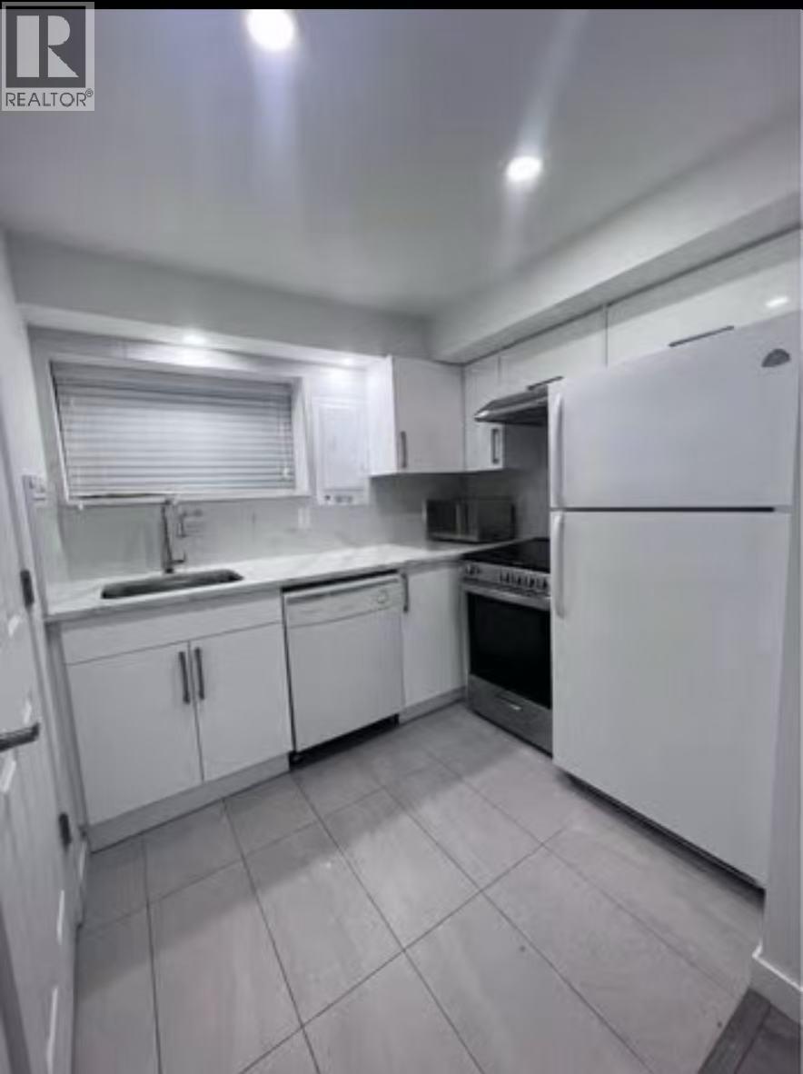 680 Sperling Ave, Burnaby, British Columbia  V5B 4H5 - Photo 2 - R3130006