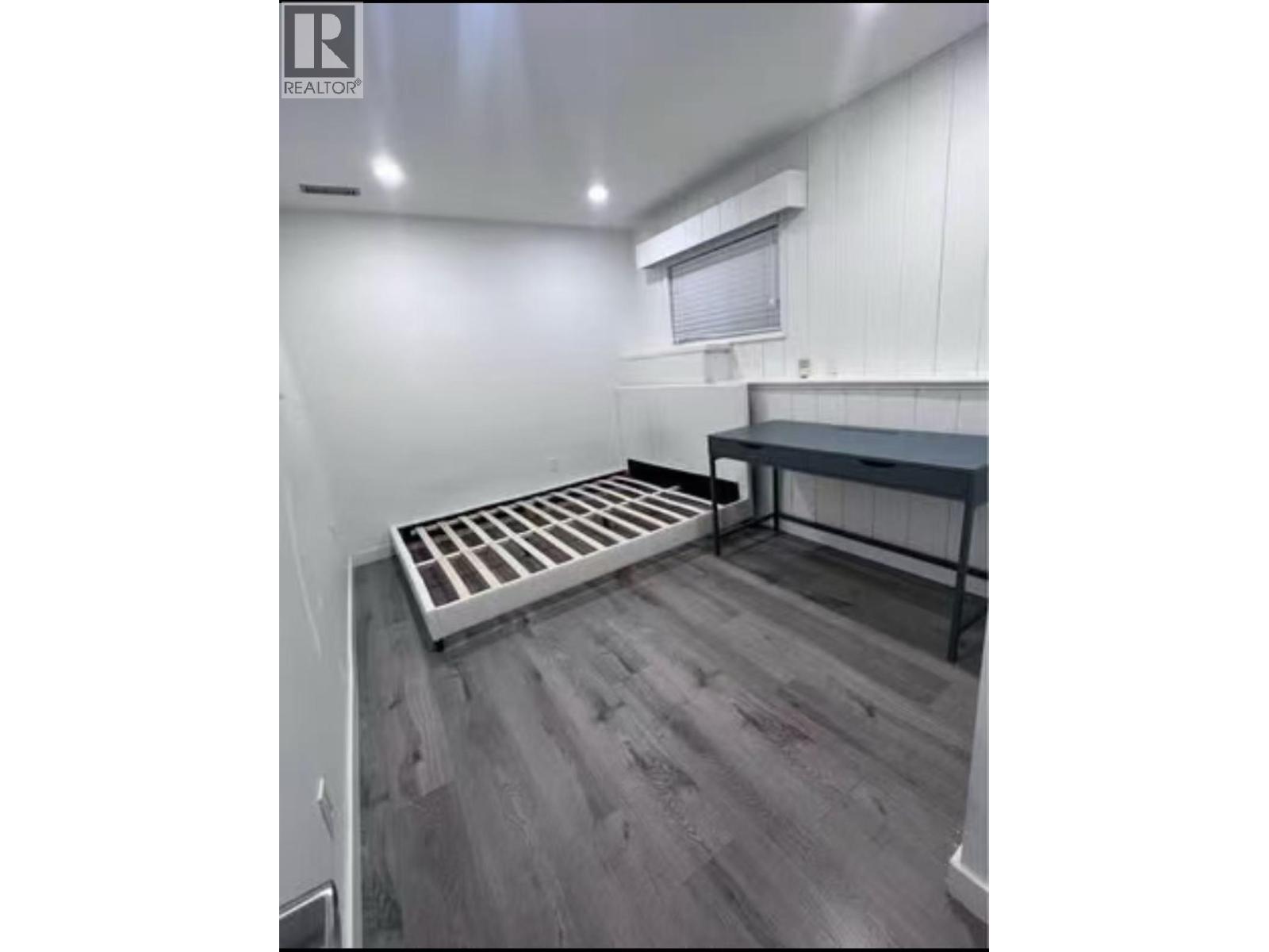 680 Sperling Ave, Burnaby, British Columbia  V5B 4H5 - Photo 3 - R3130006