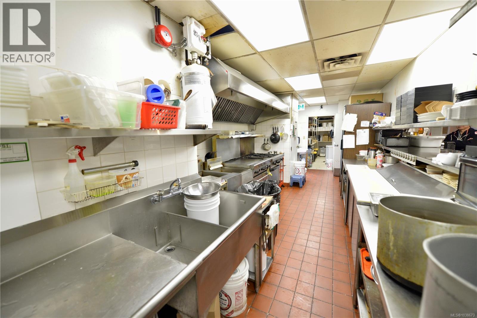 771 Vernon Ave, Saanich, British Columbia  V8X 5A7 - Photo 3 - 1038673