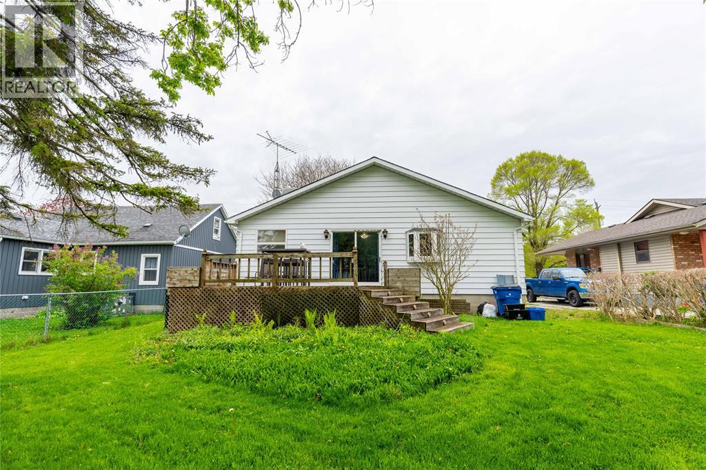 1736 Dufferin Avenue, Wallaceburg, Ontario  N8A 2X4 - Photo 37 - 26010234