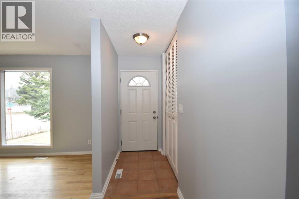 2604 106 Avenue Sw, Calgary, Alberta  T2W 2J1 - Photo 5 - A2304909