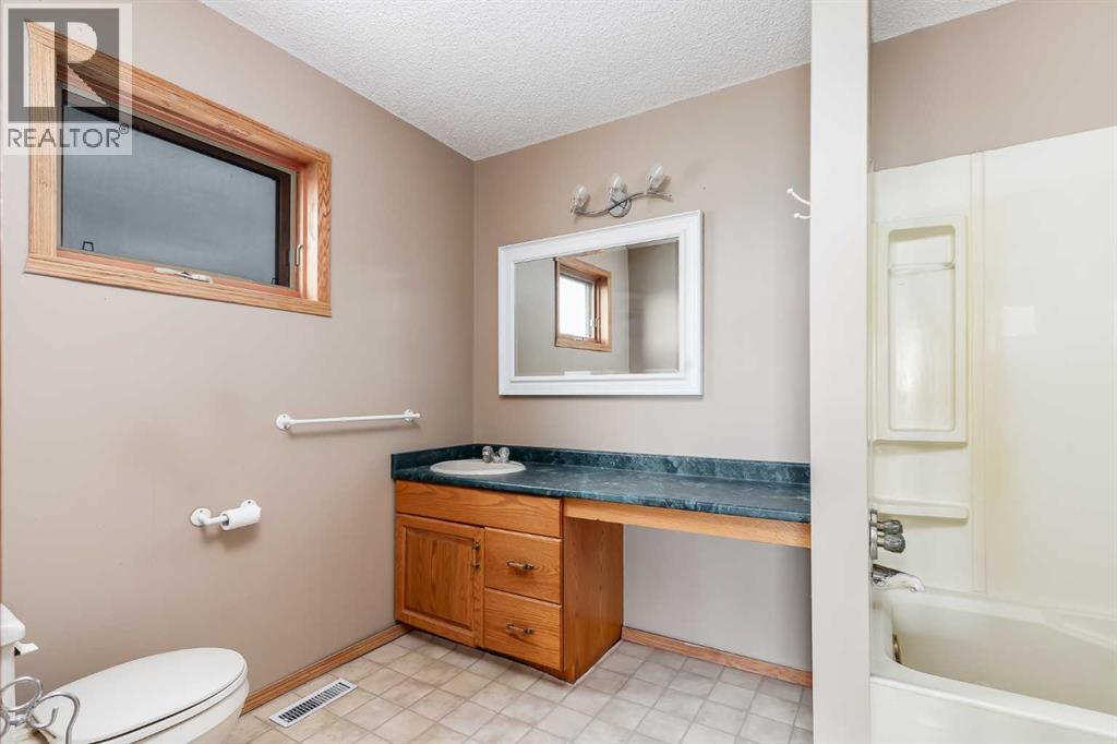 200, 274128 320 Street E, Rural Foothills County, Alberta  T0L 0J0 - Photo 17 - A2310755