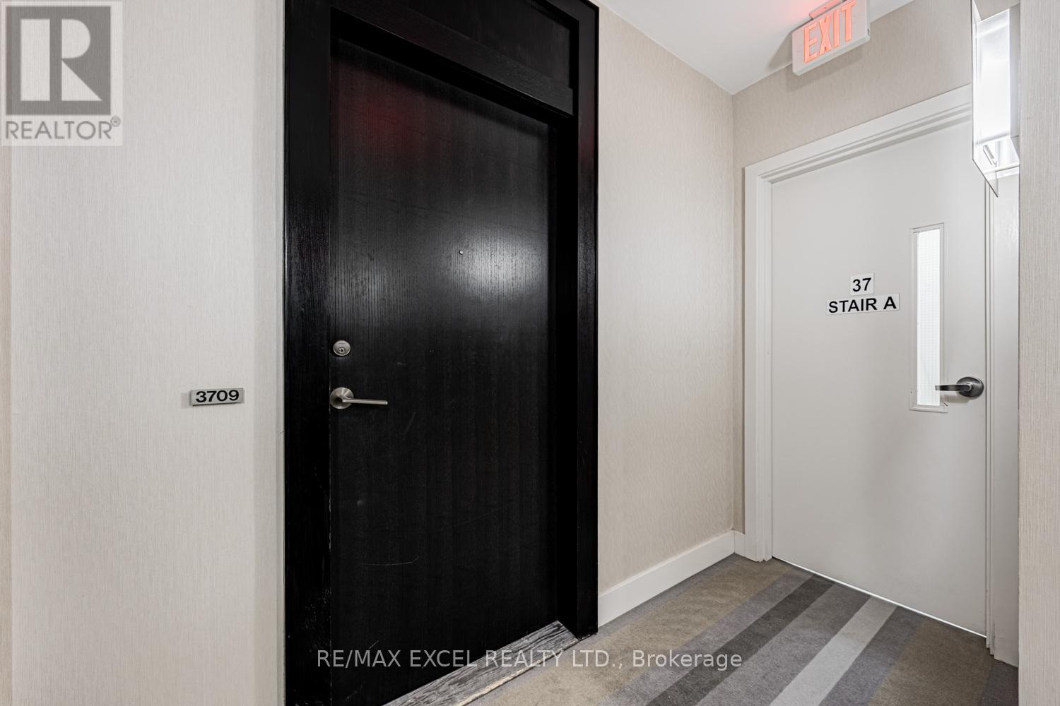 3709 - 33 Charles Street E, Toronto, Ontario  M4Y 1R9 - Photo 2 - C13218878
