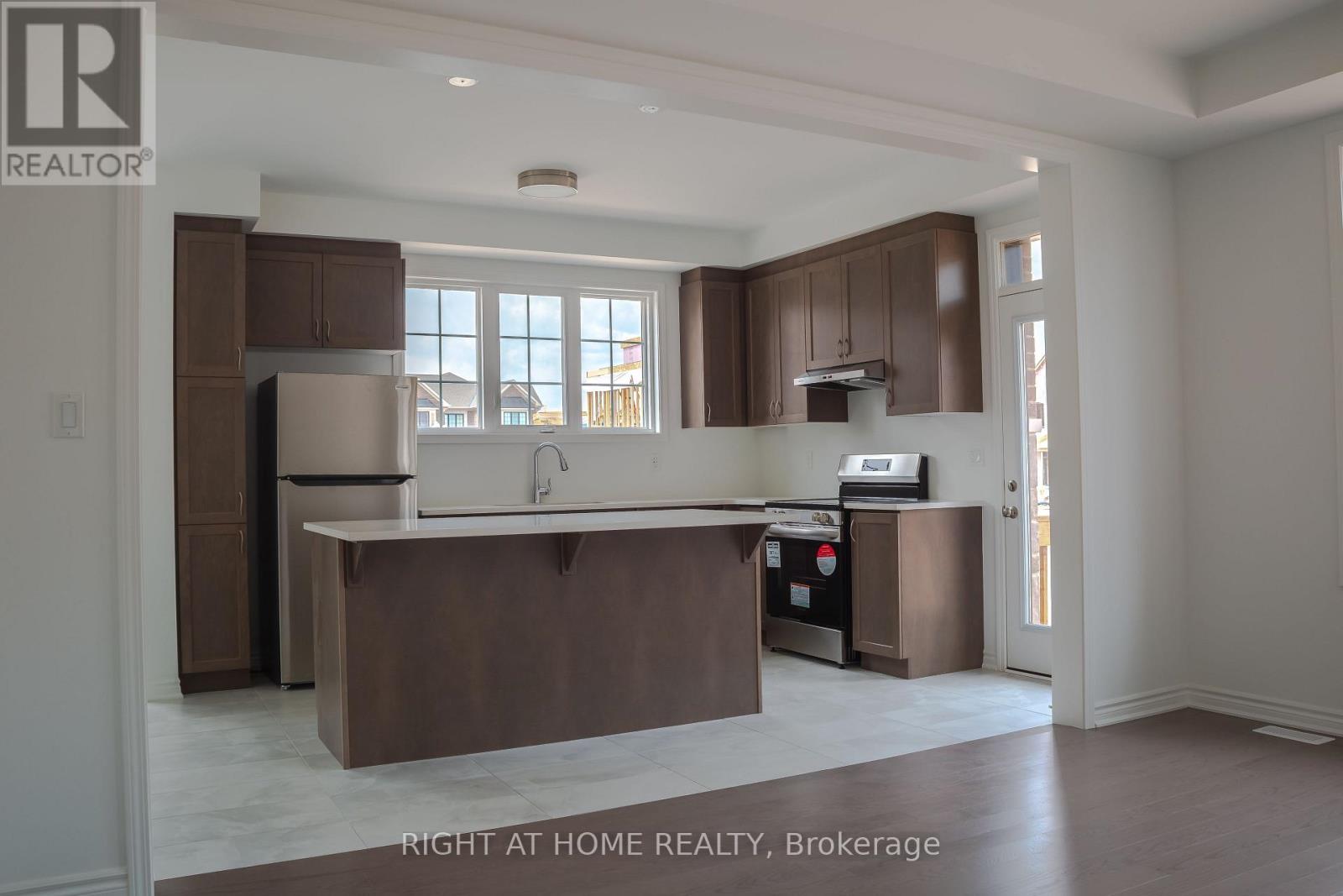 1230 Poppy Gardens, Oakville, Ontario  L6H 7Y5 - Photo 3 - W13218882