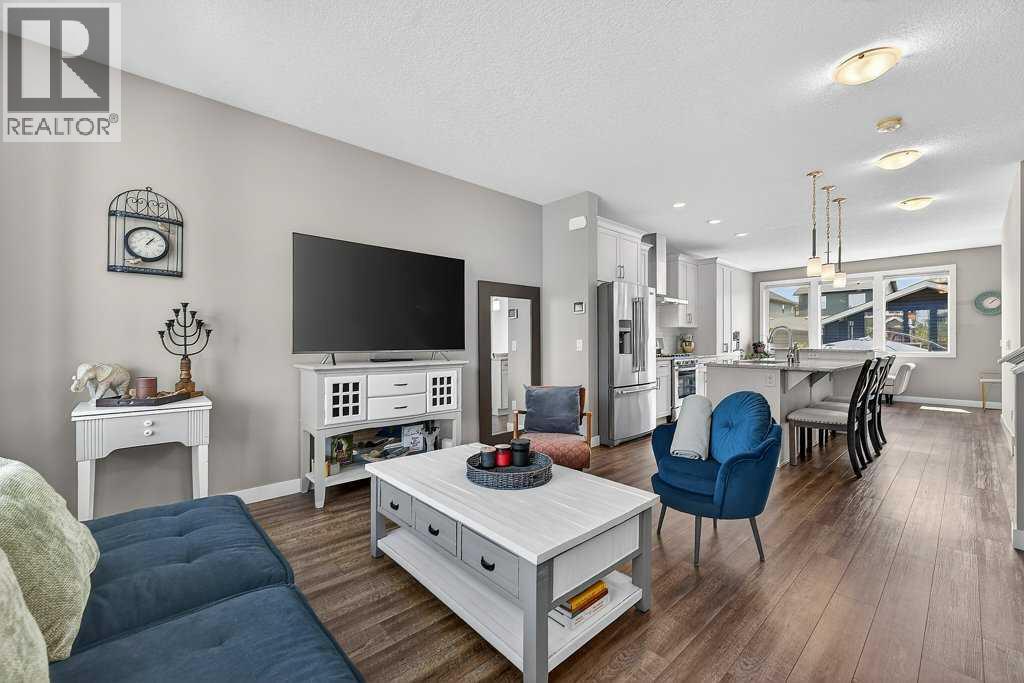 271 Fireside Drive, Cochrane, Alberta  T4C 2L5 - Photo 4 - A2314873