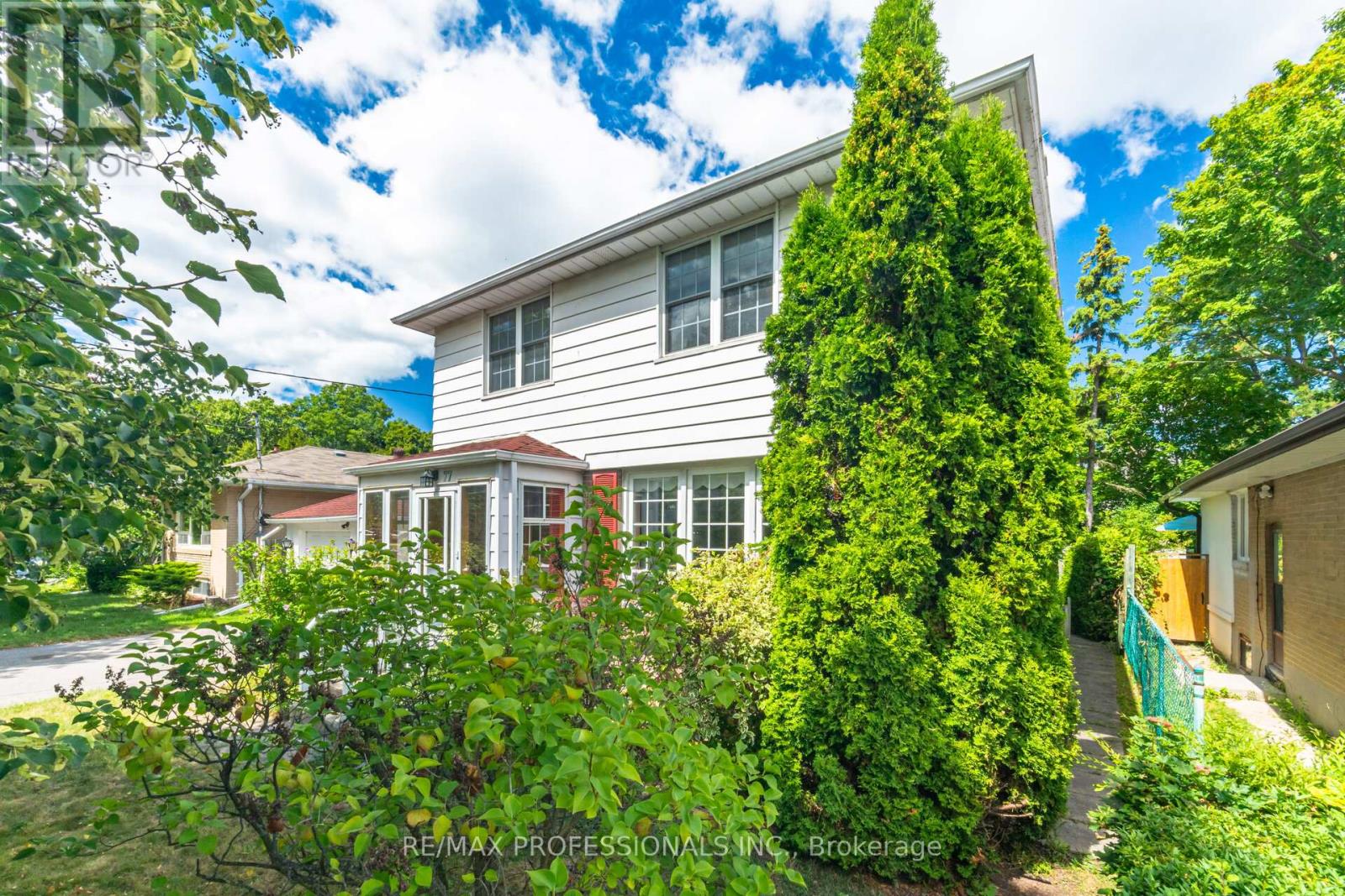 77 Bedford Park Avenue, Richmond Hill, Ontario  L4C 2N9 - Photo 3 - N13218890