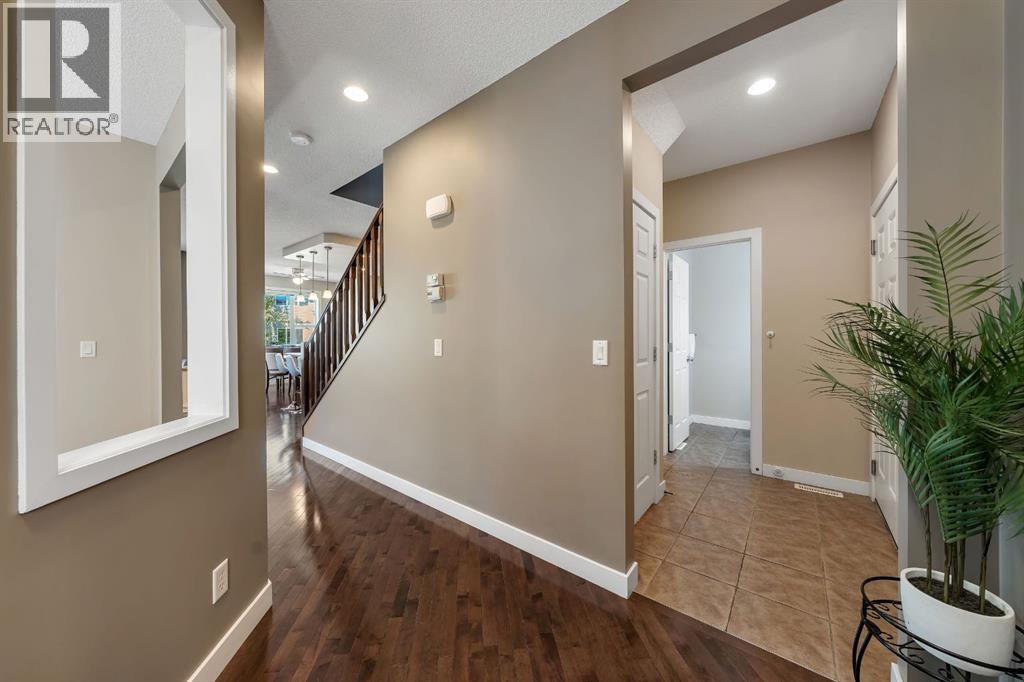 32 Everoak Close SW, Calgary, Alberta  T2Y 0C3 - Photo 2 - A2316425