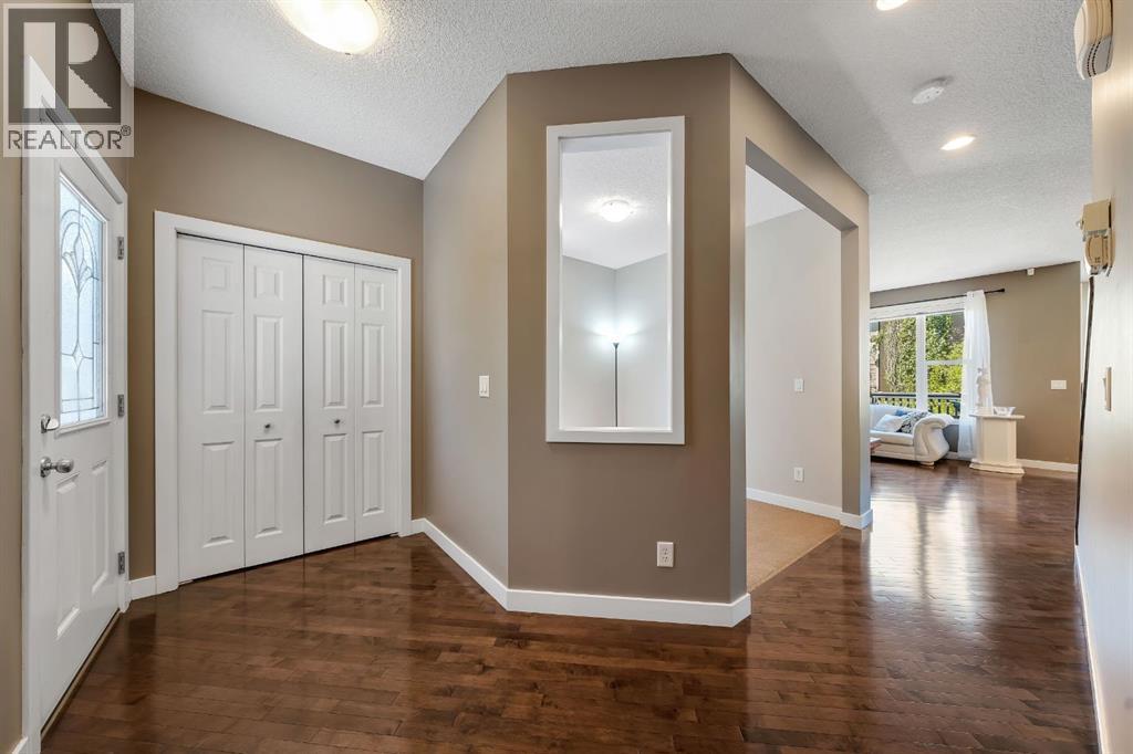 32 Everoak Close SW, Calgary, Alberta  T2Y 0C3 - Photo 3 - A2316425