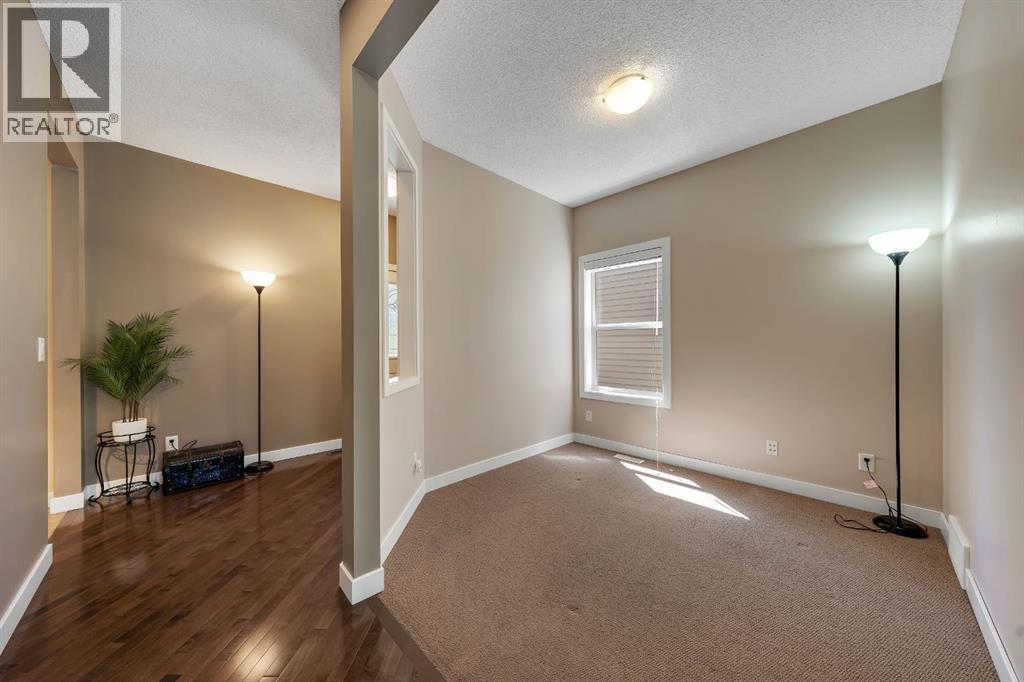 32 Everoak Close SW, Calgary, Alberta  T2Y 0C3 - Photo 4 - A2316425