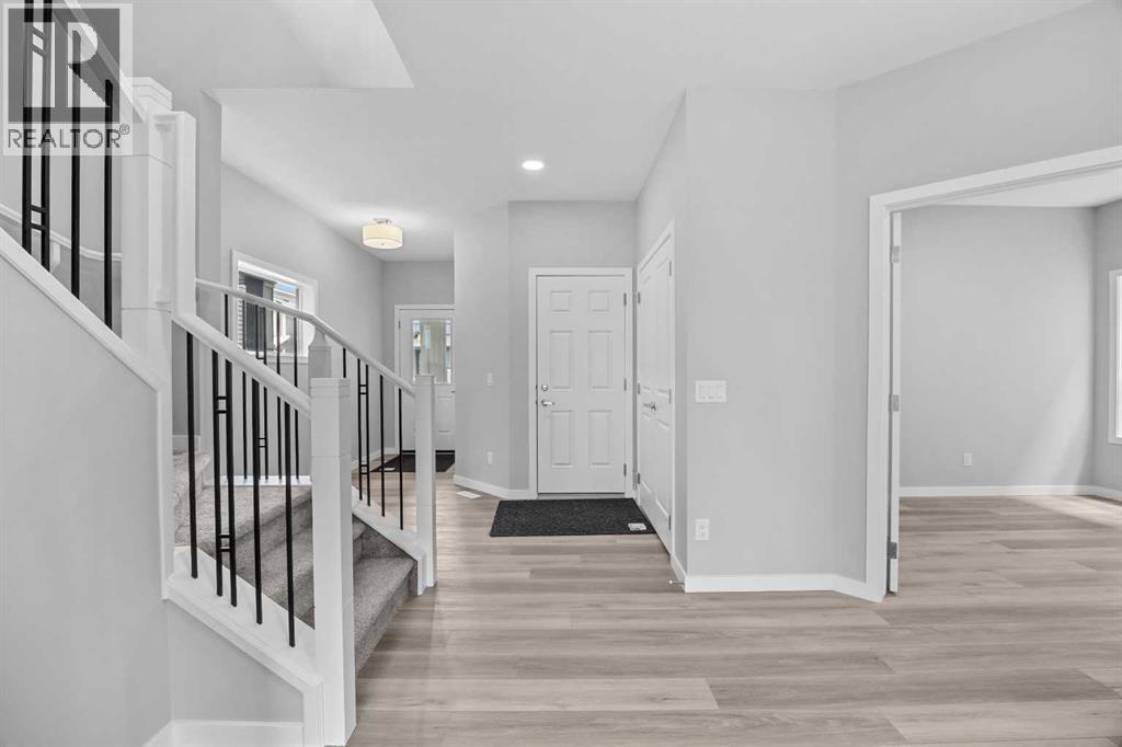 74 Lucas Place Nw, Calgary, Alberta  T3P 2E5 - Photo 4 - A2314543