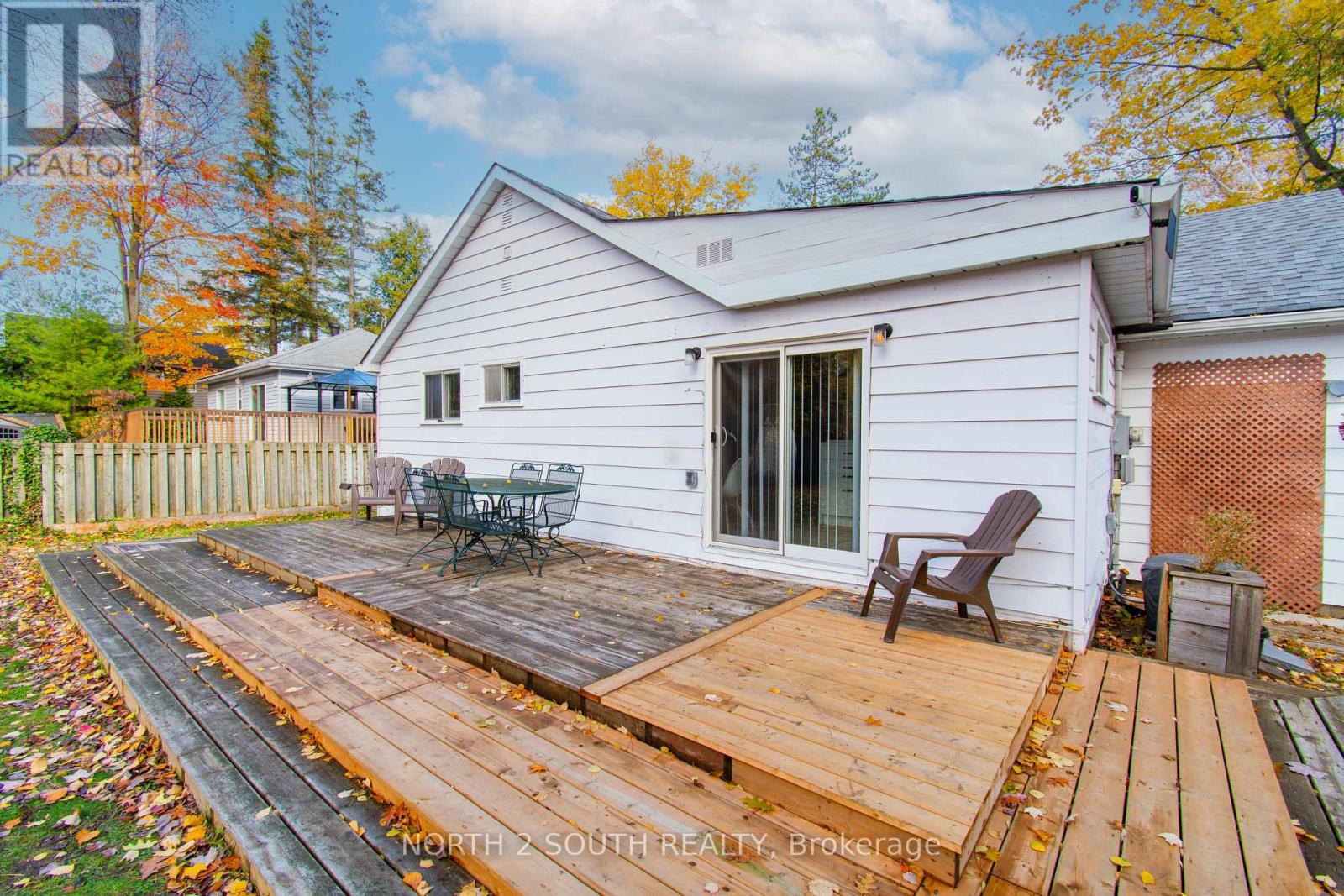 98 33rd Street N, Wasaga Beach, Ontario  L9Z 2B9 - Photo 3 - S12917368