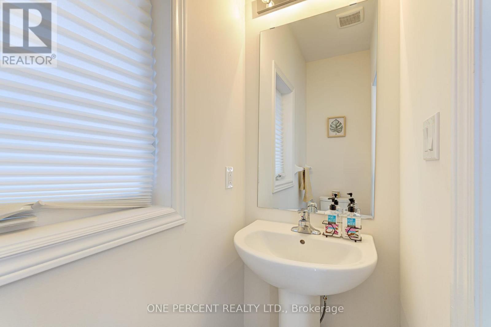 465 Kennedy Circle W, Milton, Ontario  L9E 2C4 - Photo 7 - W13218912