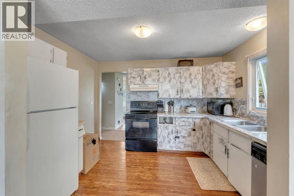 145 Castlebrook Way NE, Calgary, Alberta  T3J 2A7 - Photo 12 - A2315740
