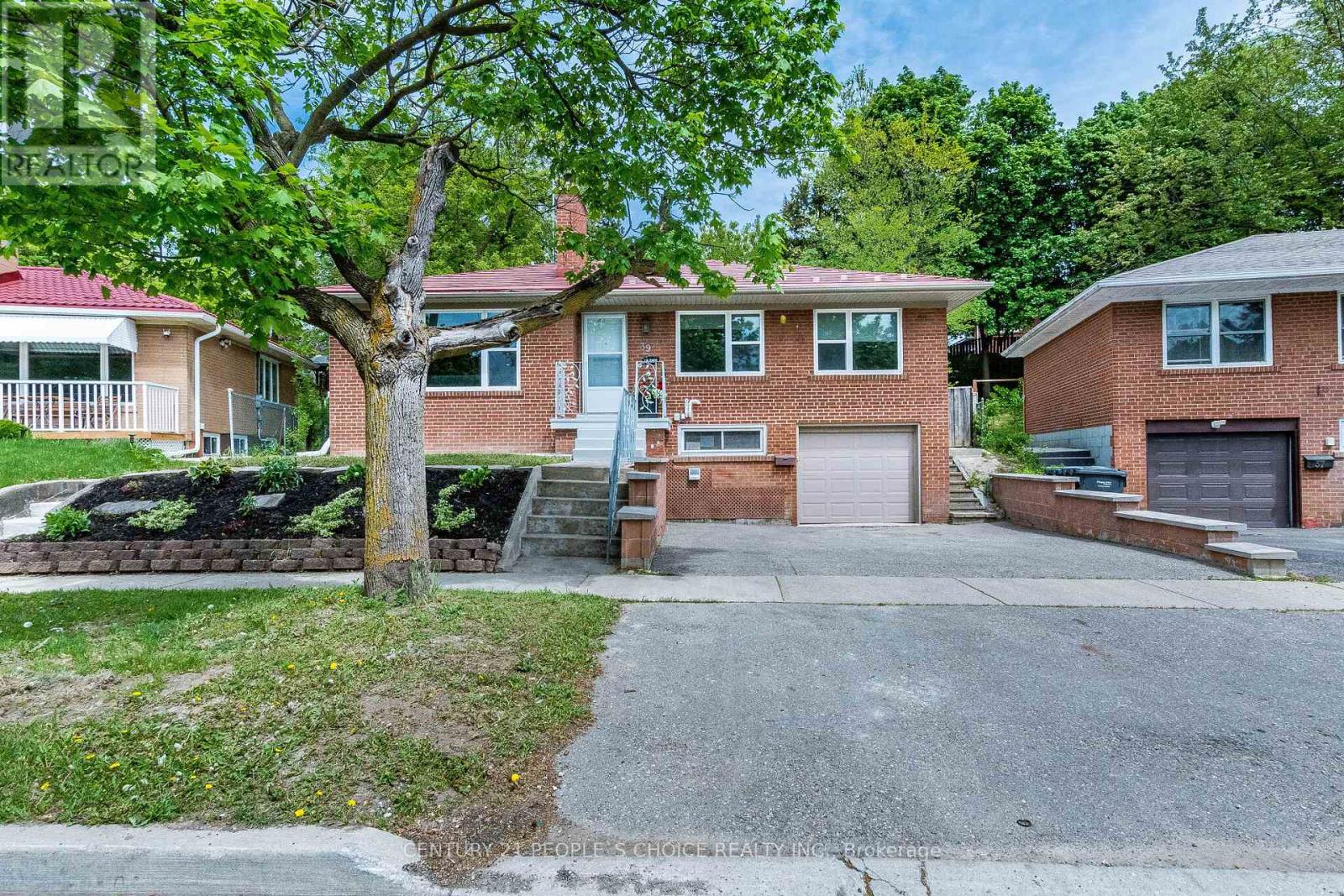 39 Meadowland Drive, Brampton, Ontario  L6W 2R5 - Photo 2 - W12933022