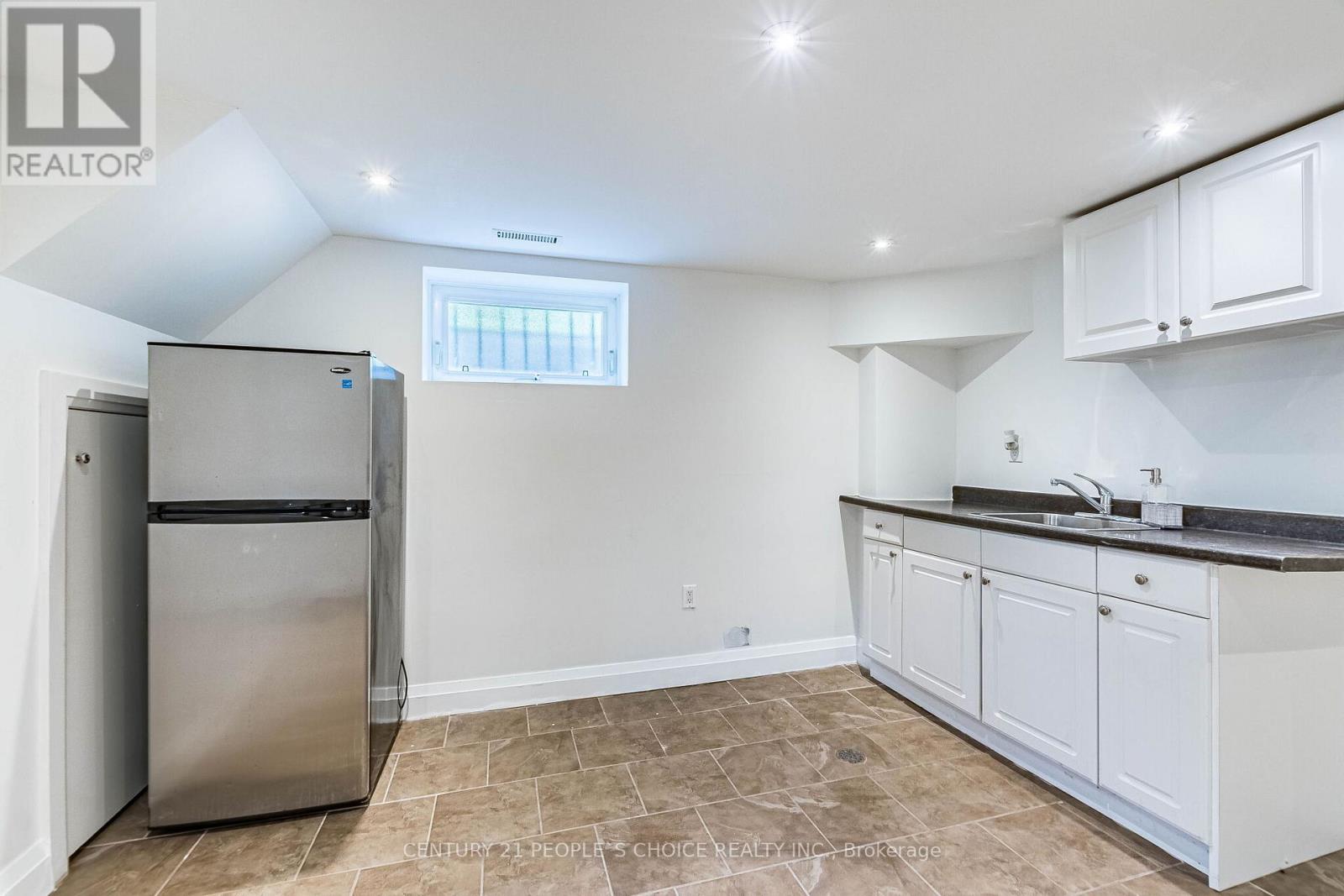 39 Meadowland Drive, Brampton, Ontario  L6W 2R5 - Photo 28 - W12933022