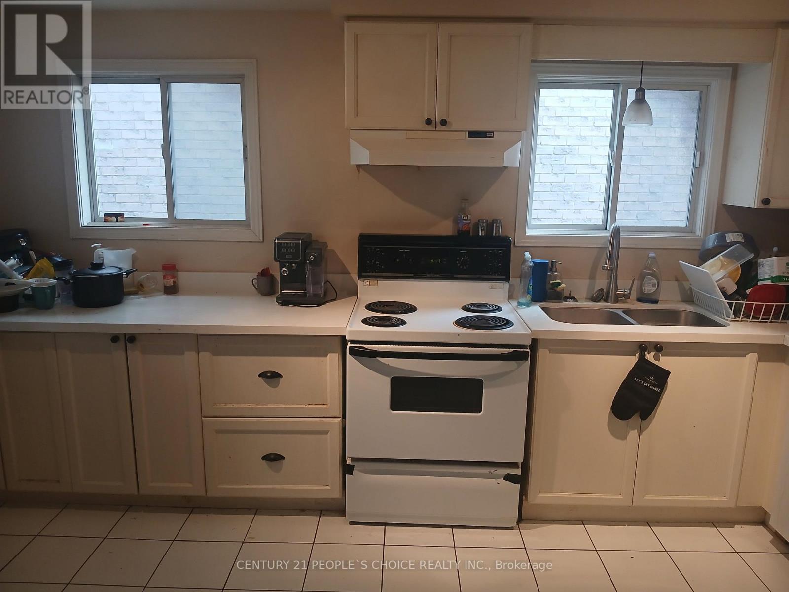 31 Moss Place, Guelph, Ontario  N1G 4V2 - Photo 4 - X12884812