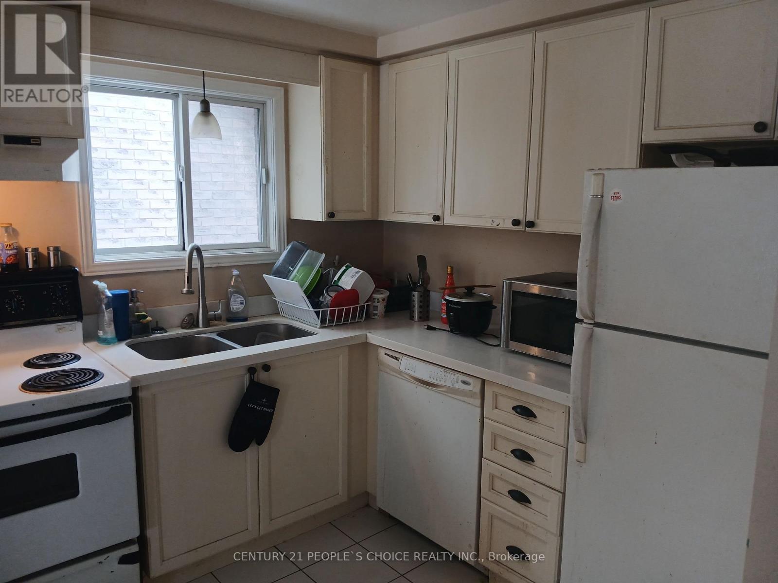 31 Moss Place, Guelph, Ontario  N1G 4V2 - Photo 6 - X12884812